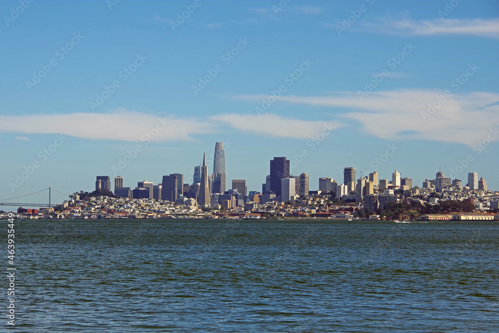 Fototapeta premium Panoramic view of San Francisco on a summer day seen from north of the bay