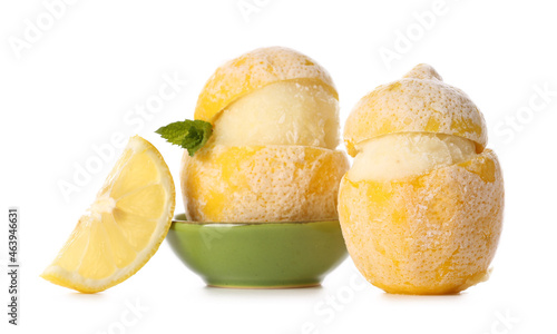 Refreshing lemon sorbet des...