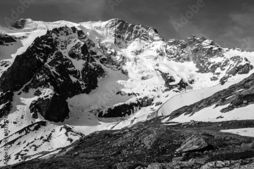 mountain peak snow in Alps nature panorama. Ośnieżona góra w Alpach
