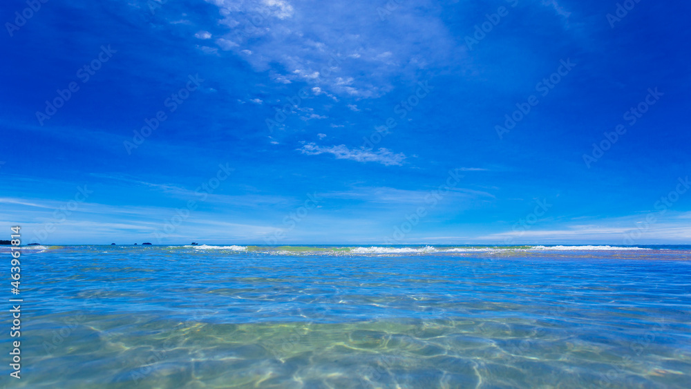 Obraz premium beautiful ocean sea in high season coastal natural landscape Traveler's Heaven