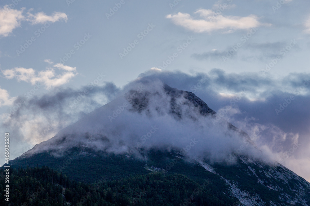 Letzten Abendstunden im wunderschönen Leutaschtal genießen - Österreich