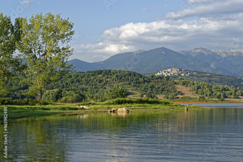 Lac et montagne en Italie