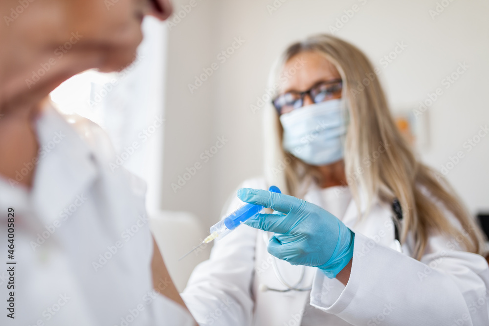 Vaccine administration on an elderly patient Vaccine administration on an elderly patient