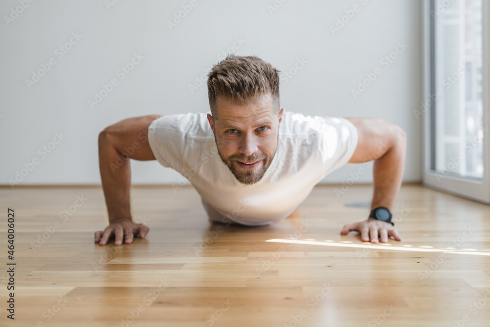 Fototapeta premium Handsome man working out at home