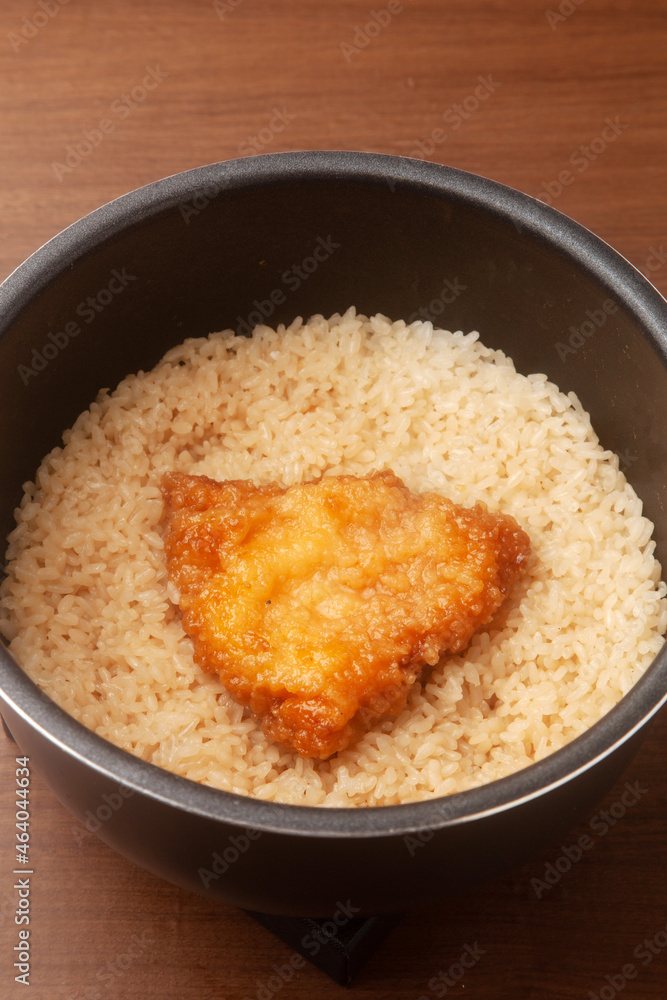 フライドチキンの炊き込みご飯 フライドチキンの炊き込みご飯