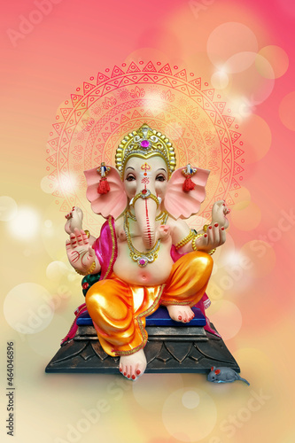 Foto Lord Ganesha, is one of the best-known and most worshiped god in the Hindu relig