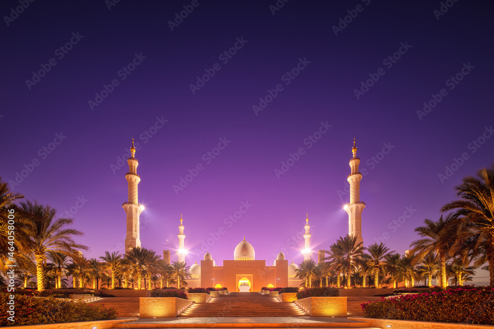 Naklejka premium Sheikh Zayed Grand Mosque at sunset Abu-Dhabi, UAE