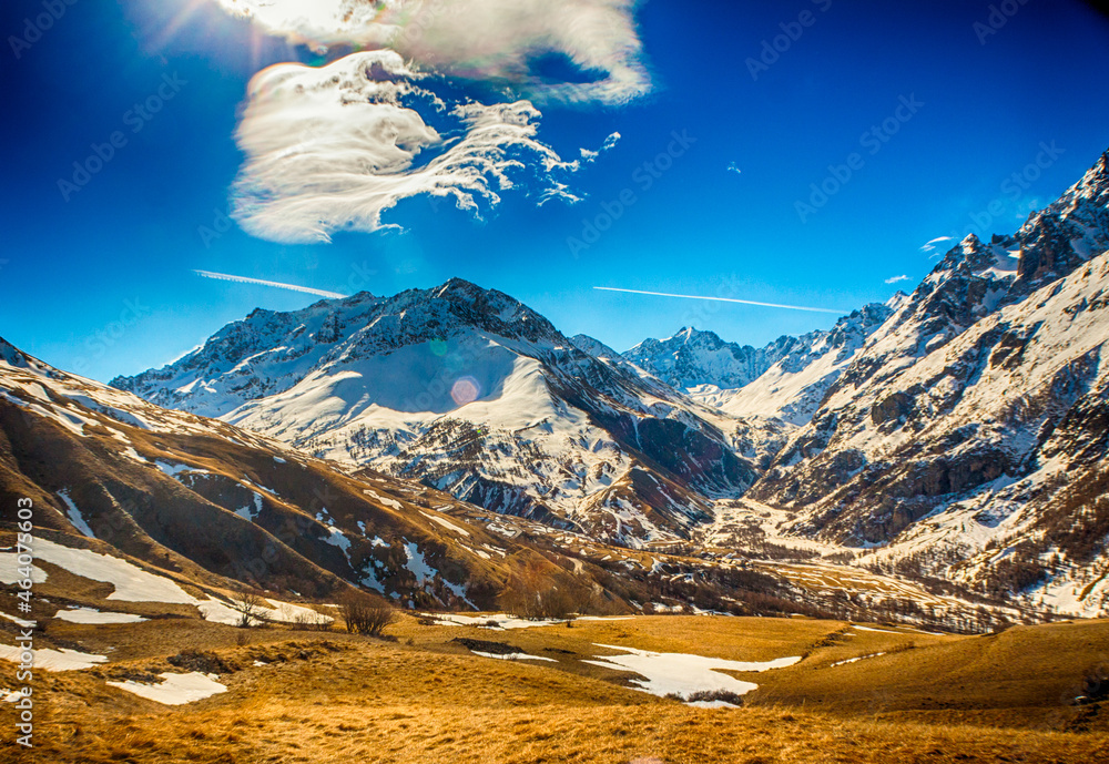 Naklejka premium mountain peak snow in Alps nature panorama. Ośnieżona góra w Alpach