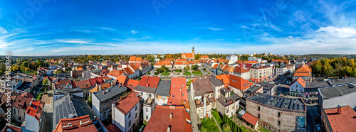 stare miasto Wodzisław Śląski na Śląsku w Polsce, jesienią z lotu ptaka, rynek
