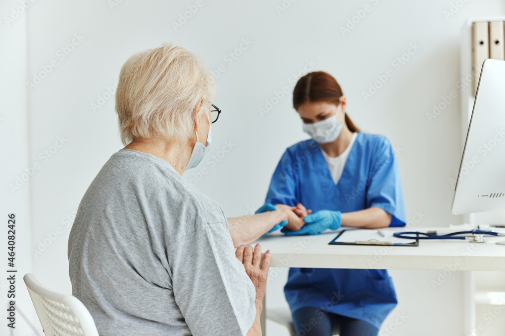 Obraz premium female doctor professional examination checkup