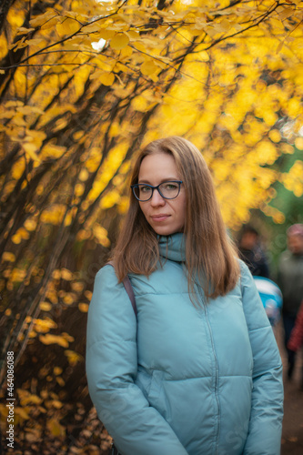 Autumn portrait of beautifu...