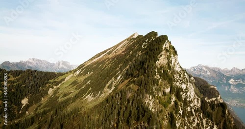 Top of World in der Schweiz, St. Gallen, Amden, Bergspitze Leistchamm mit Blick auf den Frümsel und Flügenspitz. photo