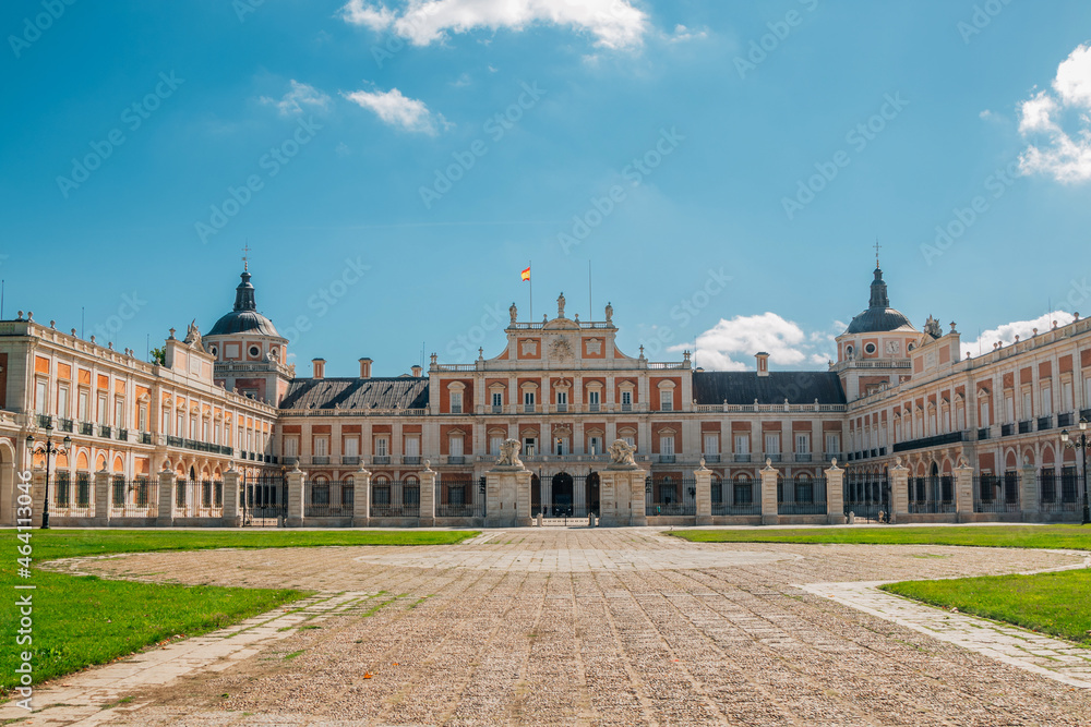 Obraz premium royal palace site of the villa de aranjuez, madrid, spain