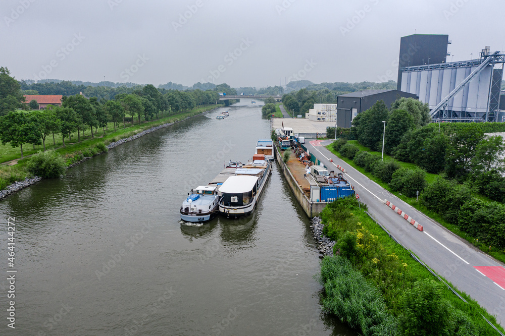 Naklejka premium Work in Progress