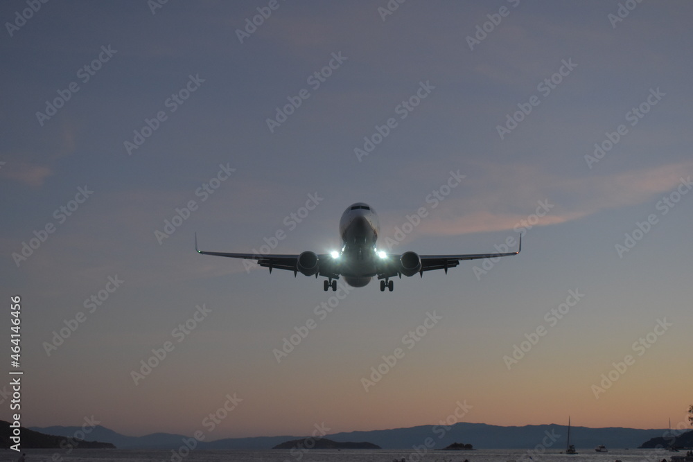 Fototapeta premium airplane at sunset