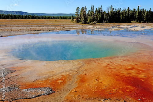 Hot spring in Yellowstone that almost like the Grand Prismatic