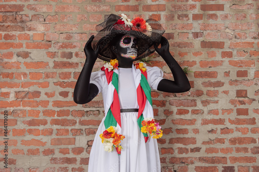 costume of Calavera Catrina holding 