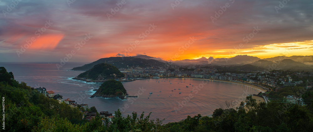 Fototapeta premium Panorama of San Sebastian in the Basque Country, Spain