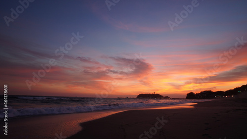 夕暮れの浜辺 © SATSUKI