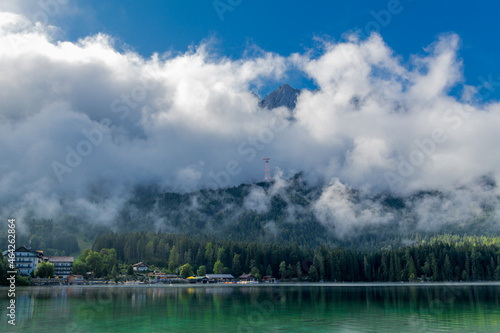 Sommerliche Entdeckungstour zum wunderschönen Eibsee in den Bayrischen Alpen - Deutschland