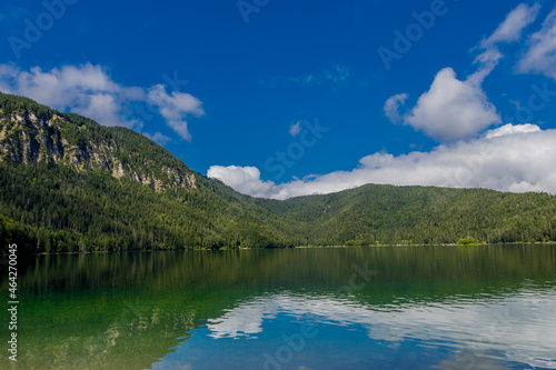 Sommerliche Entdeckungstour zum wunderschönen Eibsee in den Bayrischen Alpen - Deutschland