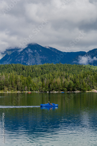 Sommerliche Entdeckungstour zum wunderschönen Eibsee in den Bayrischen Alpen - Deutschland © Oliver Hlavaty