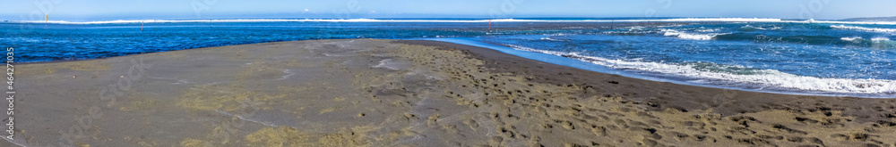 Plage de sable noir, l’Etang-Salé, île 