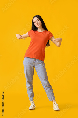 Beautiful teenage girl poin...