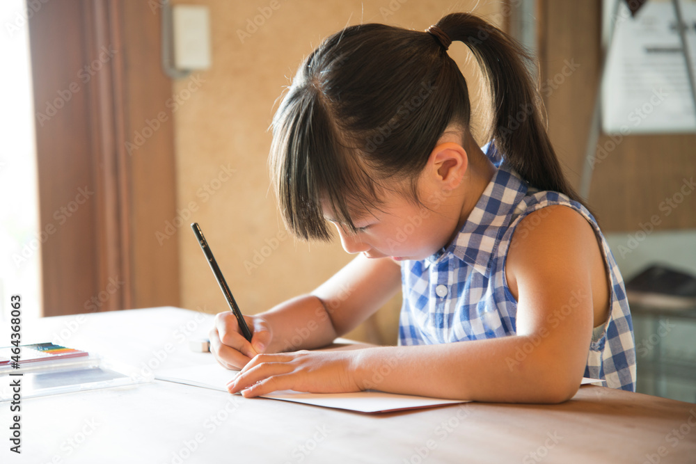 勉強をしている女の子 勉強をしている女の子