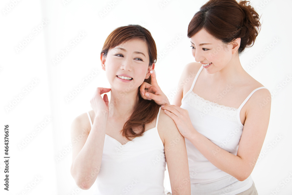 クリームを塗る親子 クリームを塗る親子