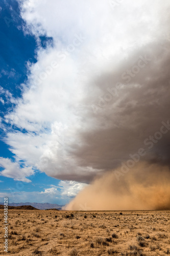 Haboob dust storm in the Mohave desert © JSirlin