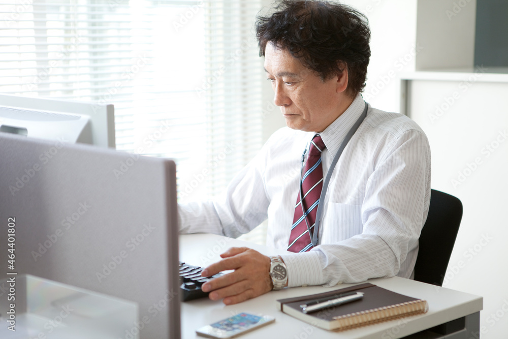仕事中のビジネスマン 仕事中のビジネスマン
