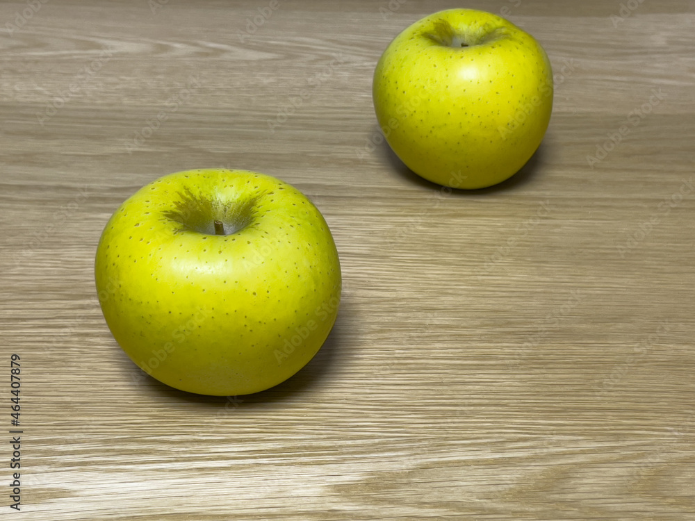 yellow green apples on oak table yellow green apples on oak table