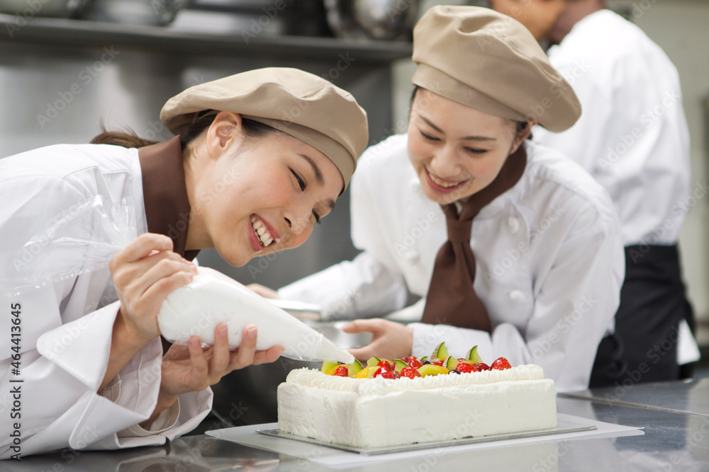 スイーツを作るパティシエ Stock Photo | Adobe Stock