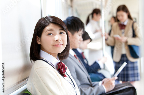 電車通学する女子高生 photo