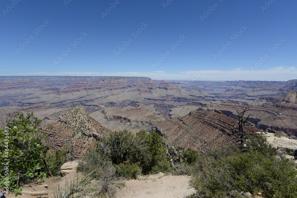 Wide angle view of the south rim of the Grand Canyon on a sunny day