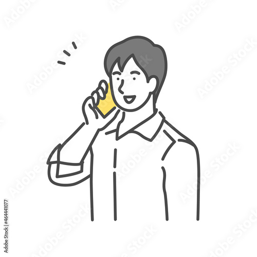 スマホで通話する男性