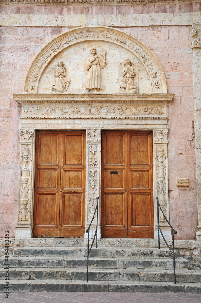 Assisi, la Basilica di San Francesco, accoglienza dei pellegrini Assisi, la Basilica di San Francesco, accoglienza dei pellegrini
