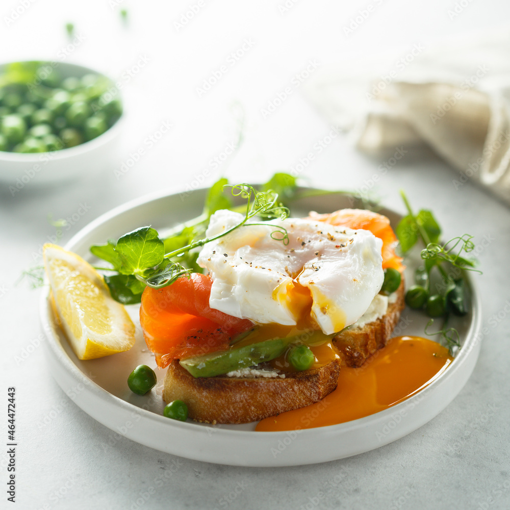 Salmon bruschetta with poached egg and asparagus Salmon bruschetta with poached egg and asparagus