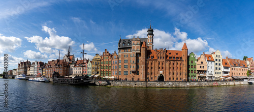 Photos panorama view of the view of the Motlawa River waterfront in the historic Old To