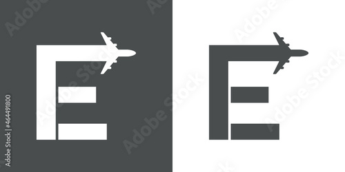 Logotipo con silueta de avión con trayectoria con forma de letra inicial E en fondo gris y fondo blanco