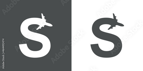 Logotipo con silueta de avión con trayectoria con forma de letra inicial S en fondo gris y fondo blanco