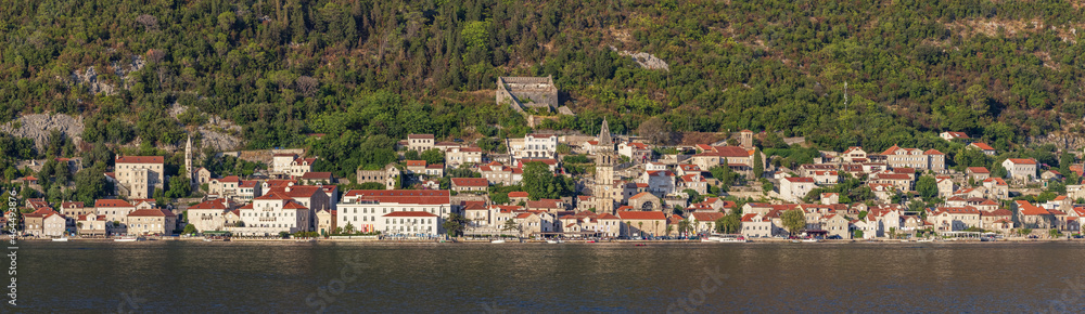 Perast, as an absolute highlight of the Bay of Kotor, is also one of the most beautiful Baroque towns in Montenegro.