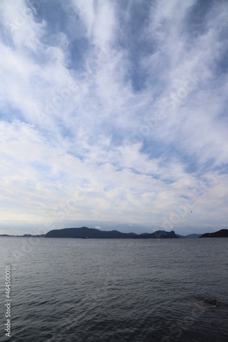 日本の海と自然豊かな瀬戸内海の景色