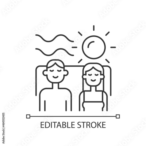 Couple spending vacation together linear icon. Quality time with partner. Romance summer vacation. Thin line customizable illustration. Contour symbol. Vector isolated outline drawing. Editable stroke