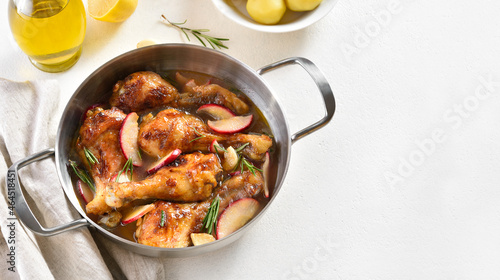 Chicken drumsticks baked with apples
