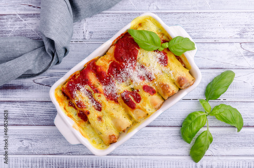 Bilde på lerret Traditional baked cannelloni with meat filling