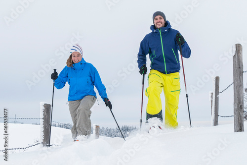 Mit Schneeschuhen raus in die Natur - auch bei schlechtem Wetter