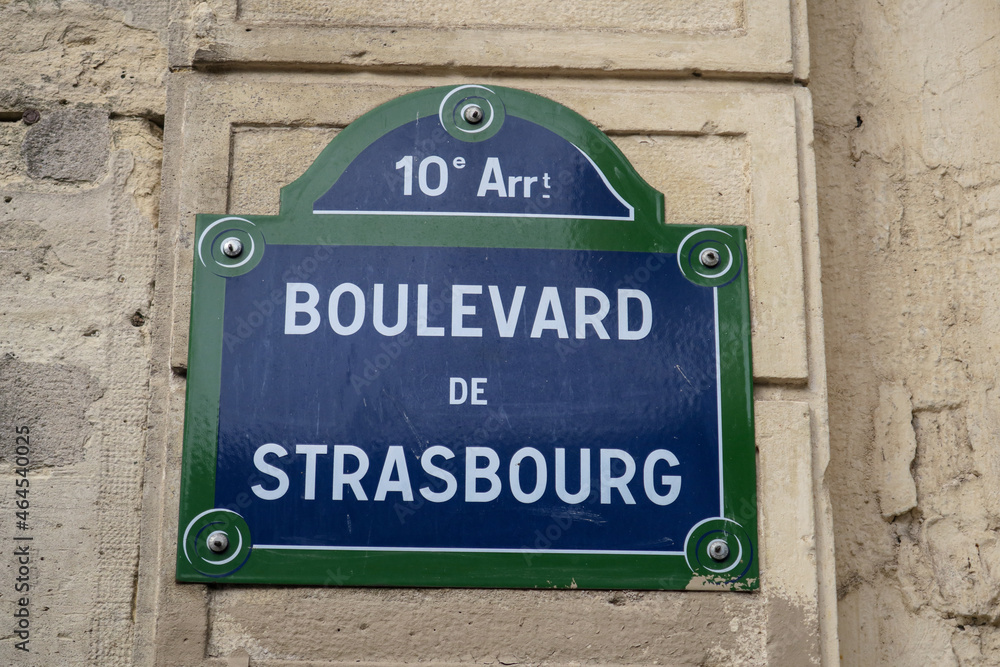Obraz premium Boulevard de Strasbourg. Plaque de nom de rue. Paris.