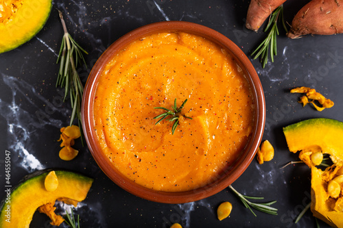 Cream of pumpkin and sweet potatoes. Ideal for an autumn, vegan and healthy dinner
